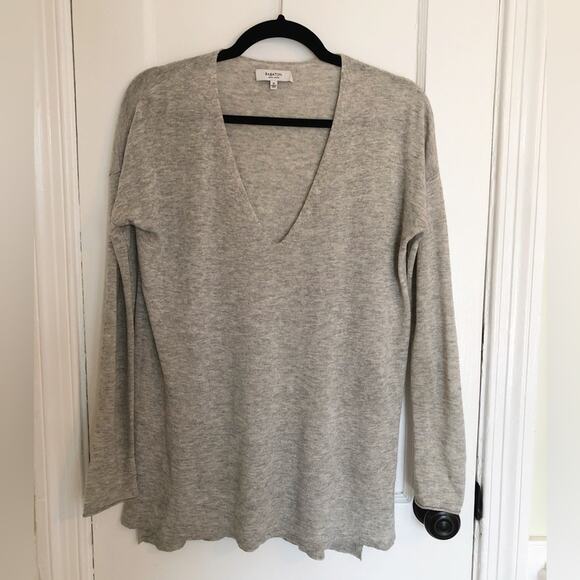 Aritzia Babaton Erin Grey V-Neck Lightweight Sweater - Picture 5 of 13
